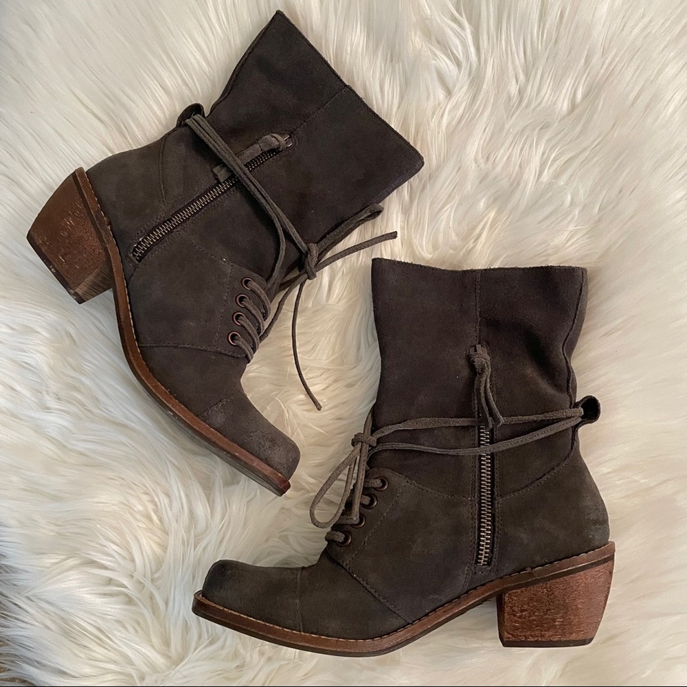 Latigo Portland gray suede heeled boots 6.5 lace